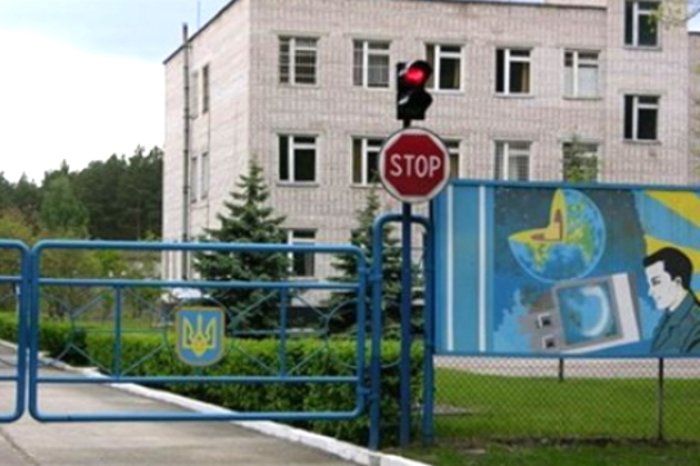 Невідомі захопили землі Збройних Сил України!