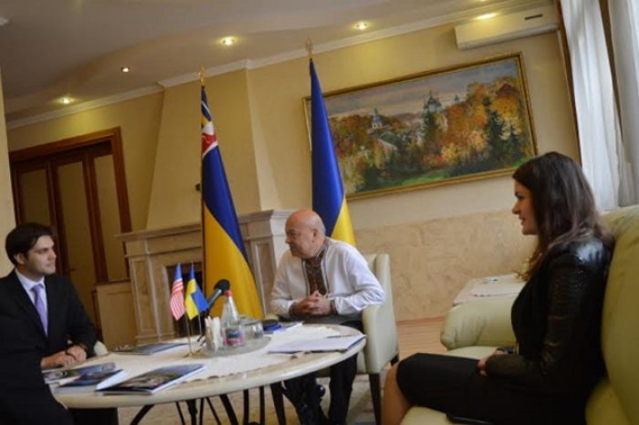 Губернатор - американцю: «У політичному житті у нас немає серйозних конфліктних ситуацій»