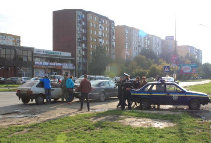 Автівки протаранили одна одну серед білого дня!