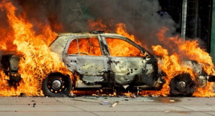 Російський автомобіль горів сьогодні у місті над Ужем