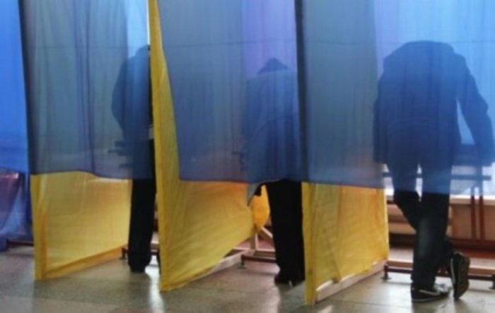 У райцентрі біля Ужгорода виборці «б’ються» між собою, аби тільки проголосувати!