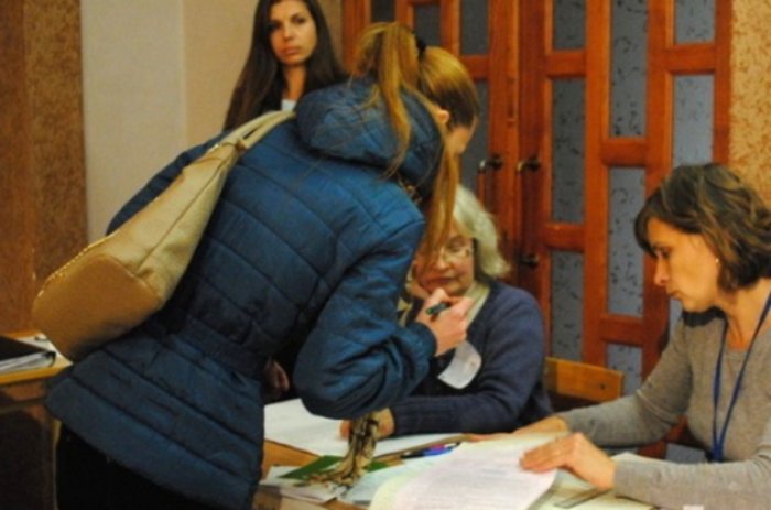 Скільки бюлетенів видали - стільки й знищив!