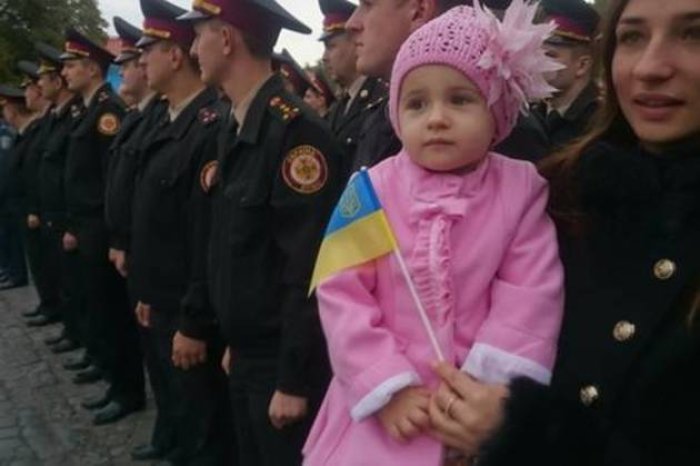 Замість весільної сукні дівчина носить траур і досі не може повірити у смерть коханого (ФОТО)