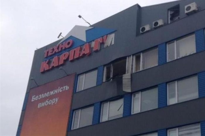 Торговельний центр у Мукачеві могли обстріляти через бізнес власника (ВІДЕО)