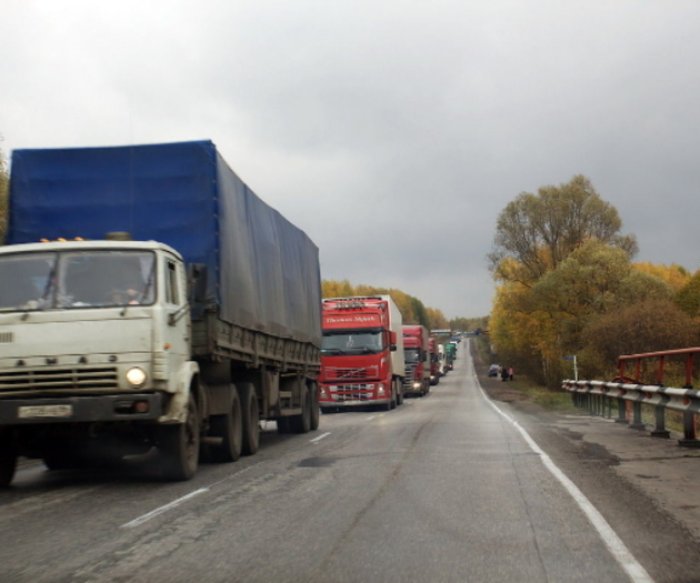 На дорогах Закарпаття вводять нові обмеження для руху вантажних фур