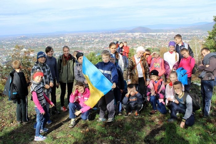 Юні орієнтувальники побачили зі Скелі три найгарніші старовинні фортеці (ФОТО)