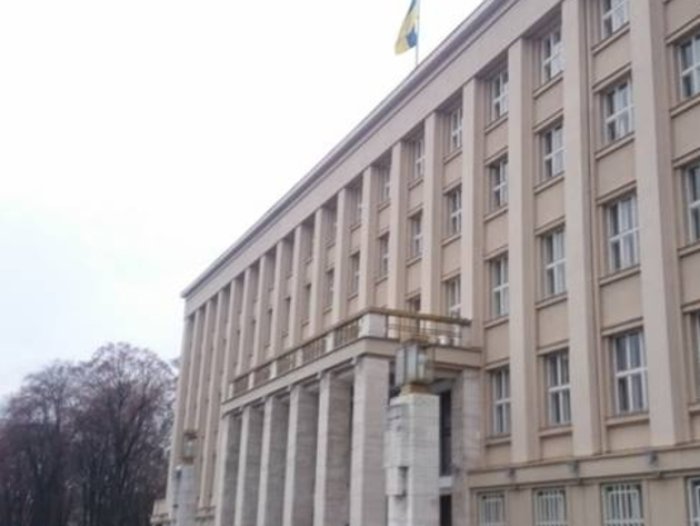 Невідому вибухівку у сесійній залі шукали довго, але так нічого і не знайшли! (ФОТО)