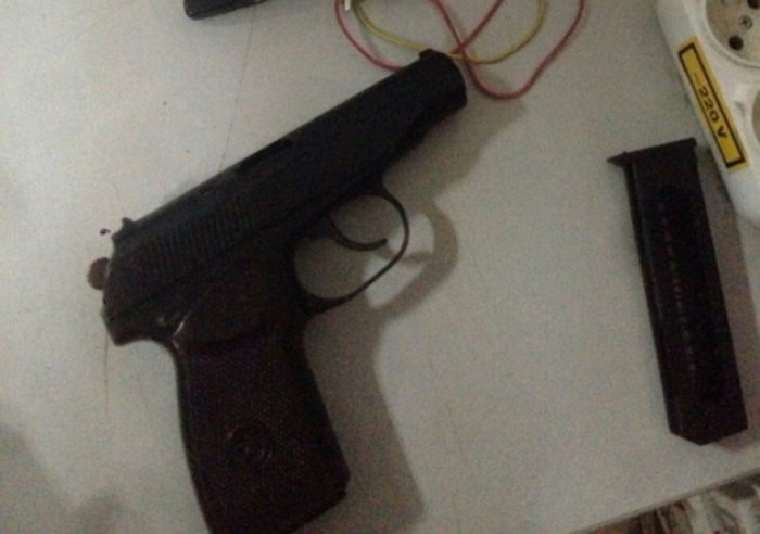 Ужгородець замовив бойовий пістолет через світову павутину
