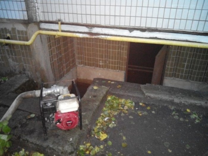 Закарпатські «надзвичайники» вже відкачали 690 м3 води з 45 домогосподарств краю!