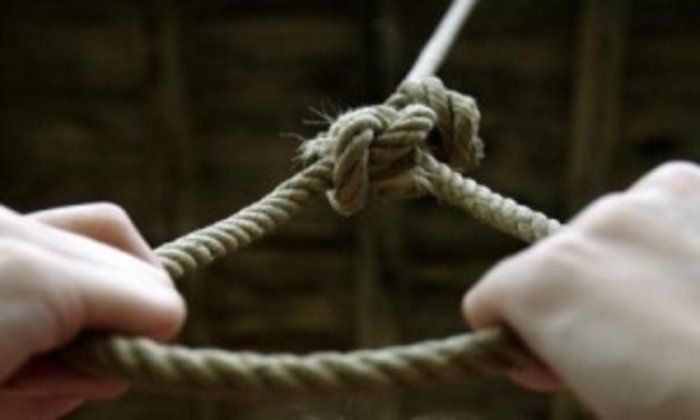 Закоханий у старшу за себе дівчину хлопець добровільно пішов із життя...