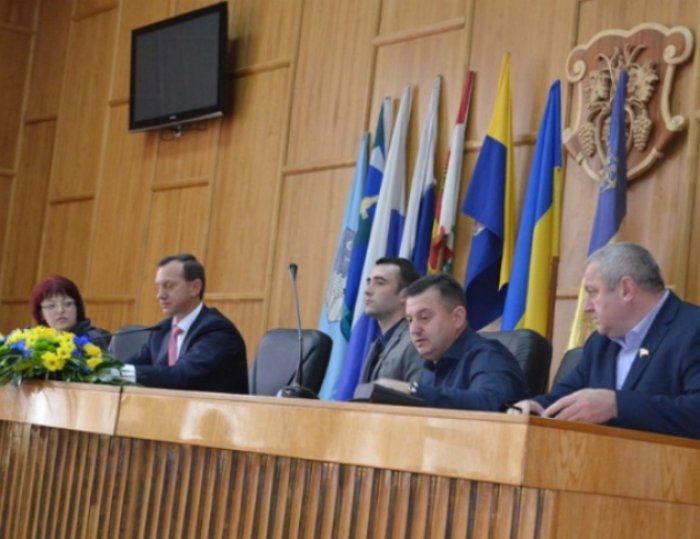 Нові депутати міста над Ужем «розійшлися» по чотирьох фракціях