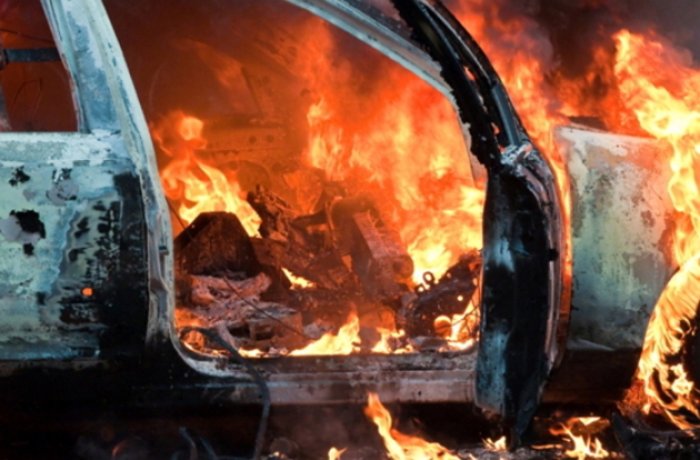 Польський автомобіль горів смолоскипом на вулиці Одеській