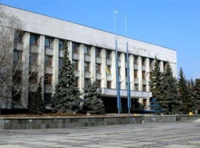 У міськвиконком в Ужгороді знову шукають вибухівку