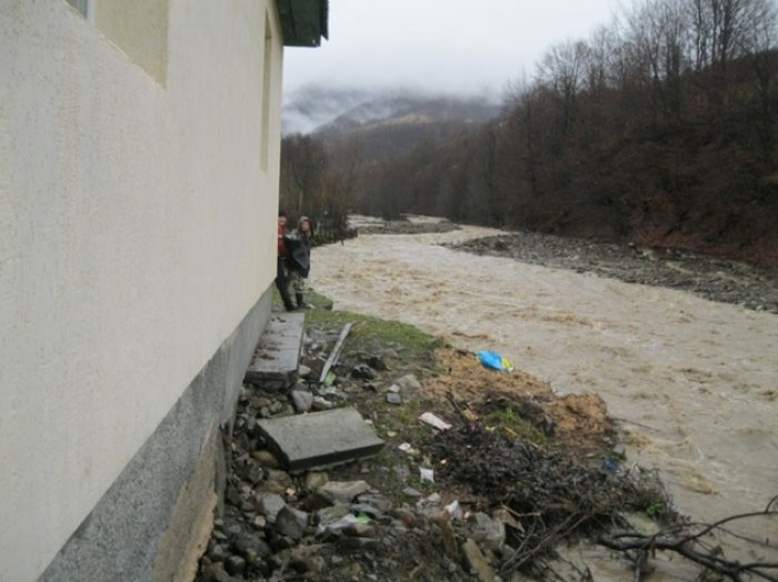 Закарпаття: 5 мостів, 3 переходи забрала водна стихія