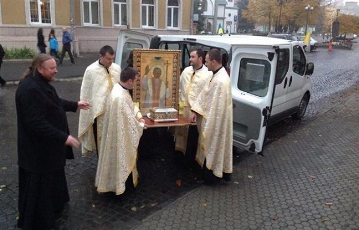 У місто над Латорицею привезли мощі Папи Римського Івана Павла ІІ (ФОТО)