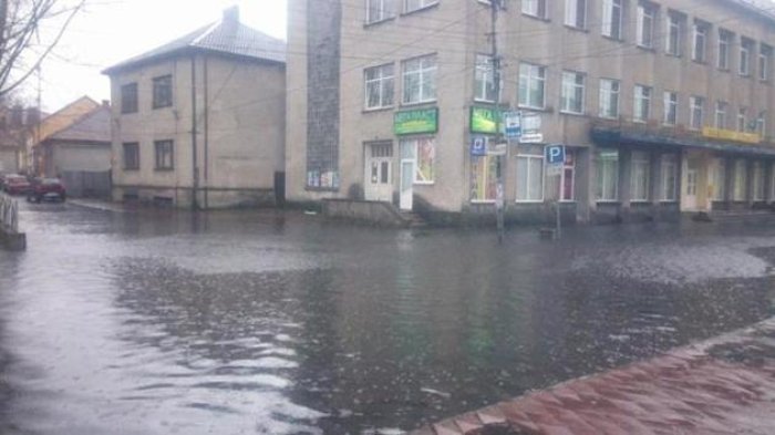 Услід за Рахівщиною затопило Хуст (ФОТО)