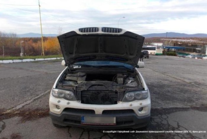 Прикордонники не дали чеху ввезти в Україну викрадену BMW X5
