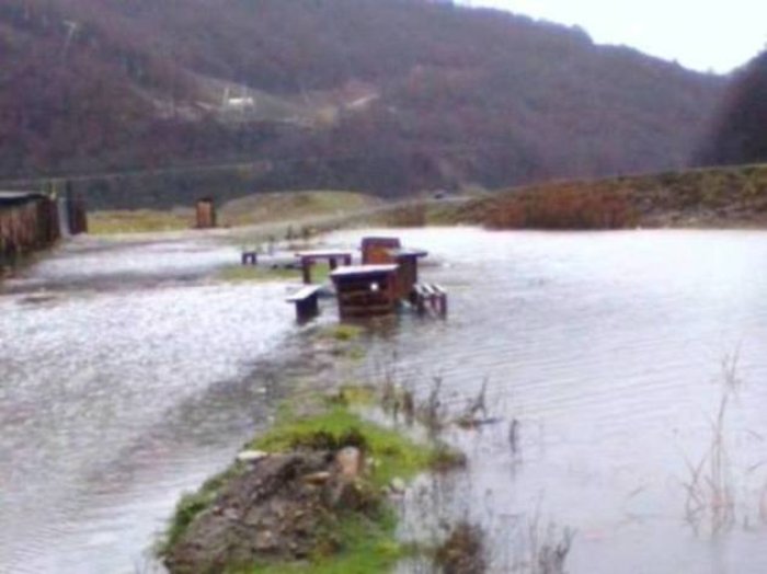 Гірські дороги не витримують такої кількості води (ВІДЕО)