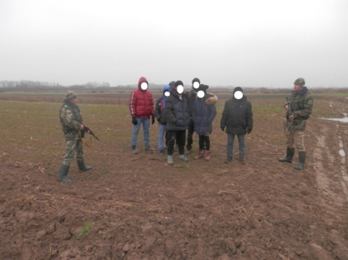 Нелегальне «тріо» не дійшло до кордону з Євросоюзом якихось 500 метрів! (ФОТО)