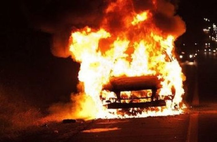 Автівка, що згоріла вночі на Закарпатті, належала народному обранцю!
