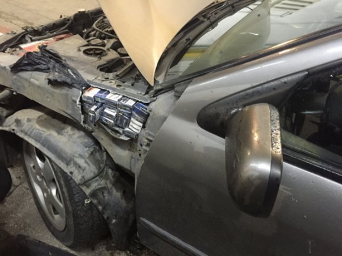 У «зеленому коридорі» на кордоні в автомобілі українця знайшли тютюнову контрабанду! (ФОТО)
