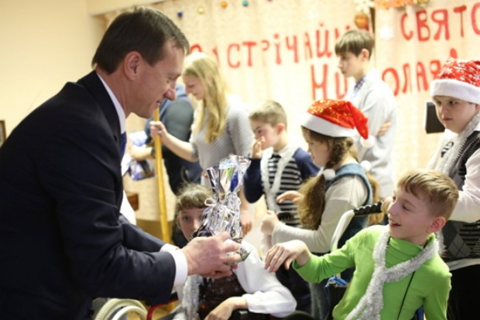 Ужгородський міський голова Богдан Андріїв привітав зі святом Миколая вихованців «Дороги життя» (ФОТО)