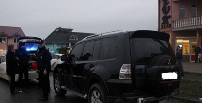 Потрійну автомобільну ДТП спричинив нетверезий керманич престижної іномарки (ФОТО)