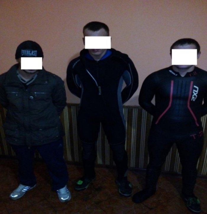 Небезпечне тріо «водолазів» затримали у прикордонних водах на державному рубежі з Румунією (ФОТО)