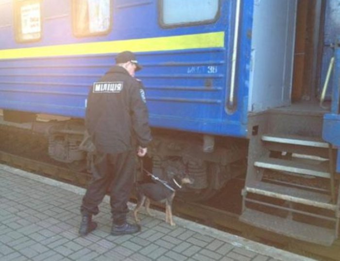 Співвітчизник «під шафе» погрожував пасажирам ...бойовою гранатою!