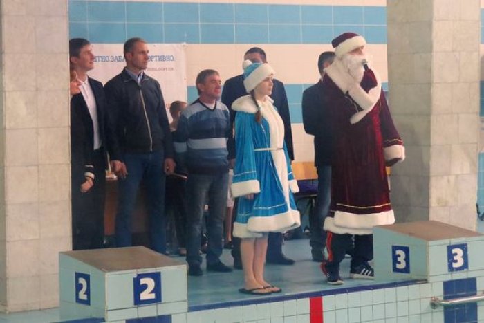 В Ужгороді Дід Мороз із Снігуркою побували в басейні