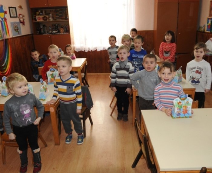 Солодкі гостинці до новорічних свят отримали більше 4 тисяч дітей Ужгородщини (ФОТО)


