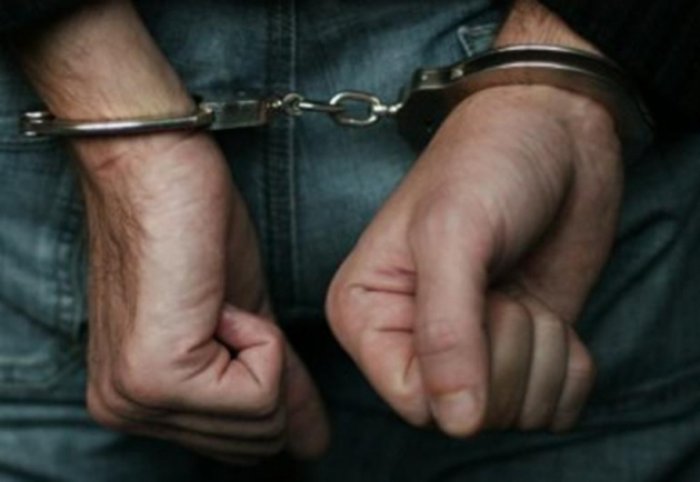 У Мукачеві злодій украв 23 хокейні клюшки
