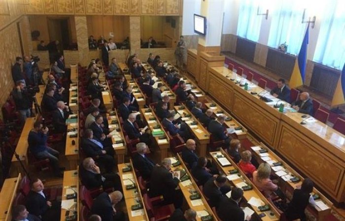 В Ужгороді проходить сесія Закарпатської обласної ради
