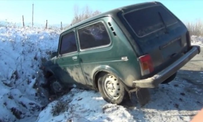 Службове поліцейське авто з нетверезими правоохоронцями потрапило у ДТП (ВІДЕО)