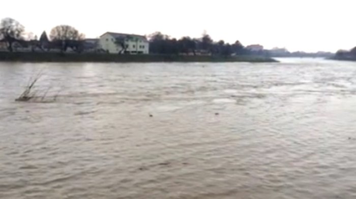 Ще трохи і підтопить мукачівську «Гавань»! (ВІДЕО)