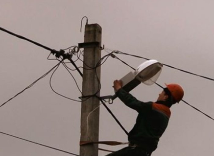 На в’їзді в Ужгород з боку Мукачева лагодять вуличне освітлення