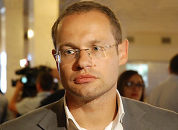 Пинзеник каже, що парламент не розгядатиме зміни до Конституції
