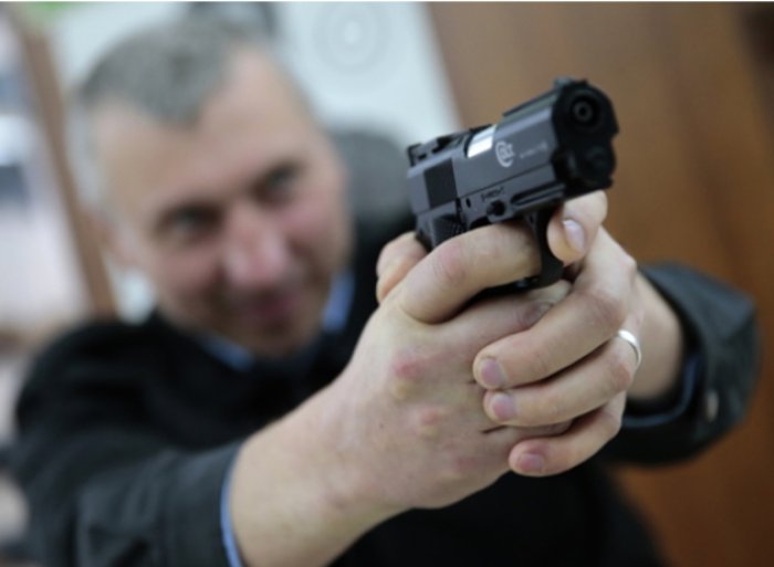 Невідомий влаштував перестрілку з народним обранцем!