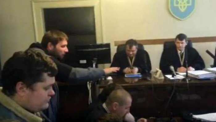 Розбивання вікон і штовханина з прокурорами та поліцейськими нікому з рук не зійде!