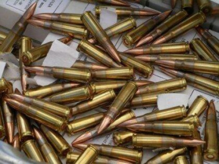 Городянин намагався збути перехожим два десятки бойових патронів!
