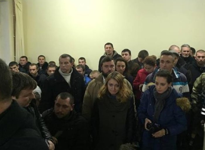 До Ужгородського суду викликали «швидку» для Петра Угрина з «Правого сектору»