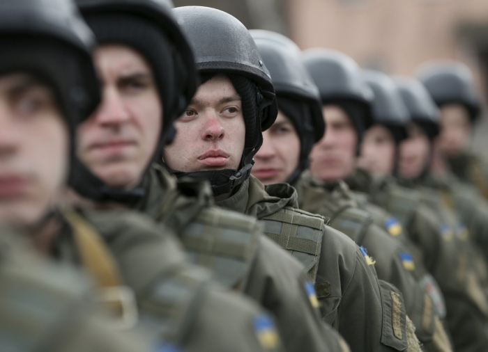 Служити за контрактом із Закарпаття пішли 450 людей, з яких двоє іноземців