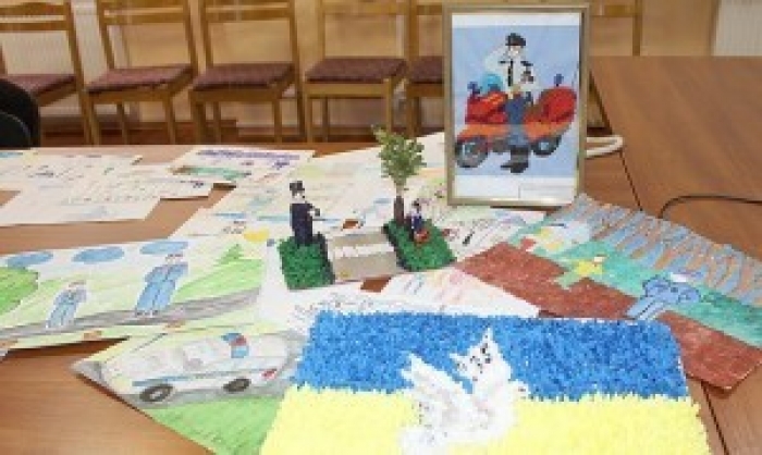Закарпатських дітей запрошують намалювати поліцейських