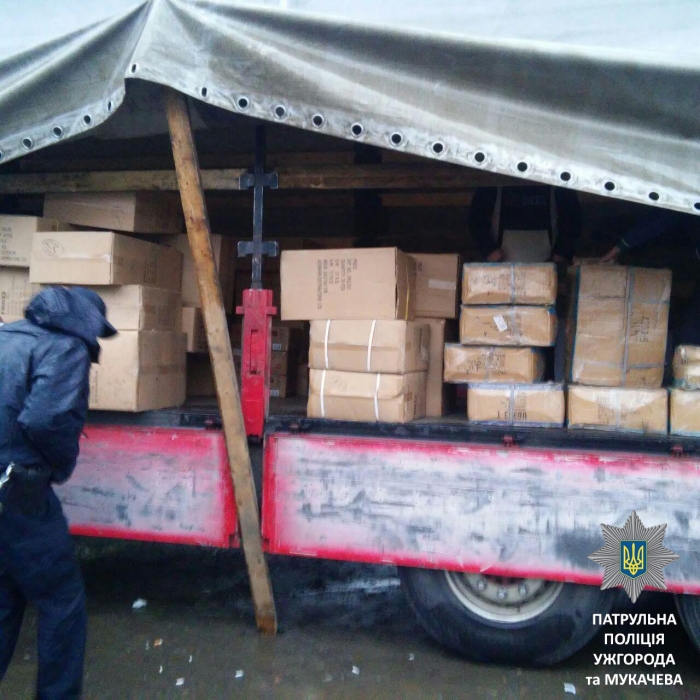 Повну вантажівку "побутової" контрабанди виявили ужгородські патрульні