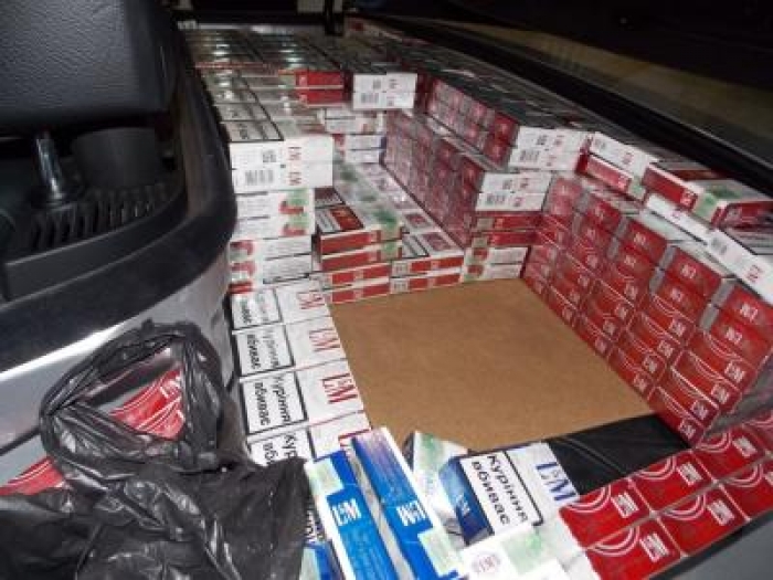 Чопські прикордонники знайшли в мікроавтобусі дві схованки з цигарками