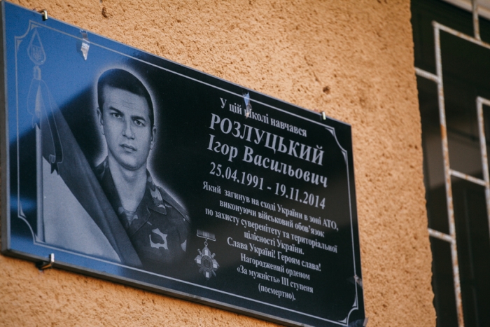 Загиблому закарпатському військовому встановили пам'ятну таблицю