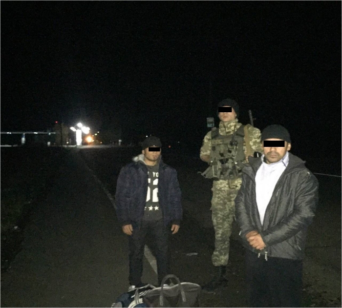 Прикордонники КПП "Лужанка" затримали 2 нелегальних  мігрантів з Таджикистану