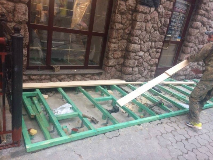 Терасу змонтувати в історичній частині Ужгорода не вдалося
