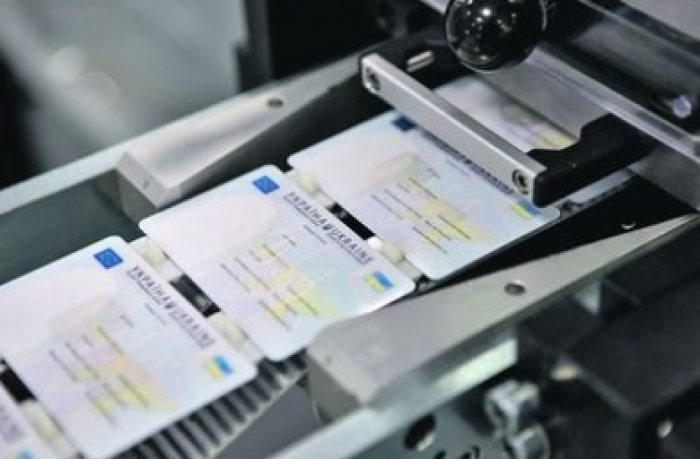 Нові паспорти у формі картки ID закарпатським дітям оформляють безкоштовно