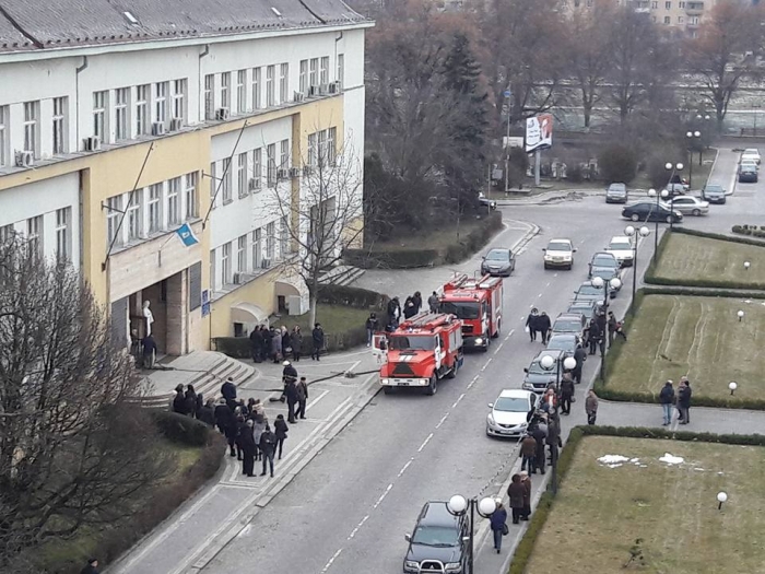 Біля закарпатського "білого" дому - пожежа